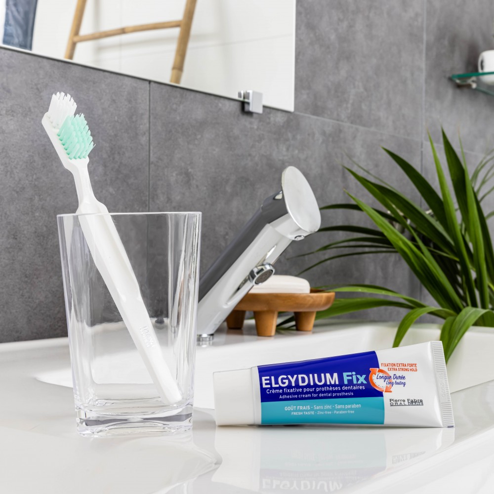 Elgydium Fix Extra Strong Hold Στερεωτική Κρέμα για Τεχνητές Οδοντοστοιχίες 45ml